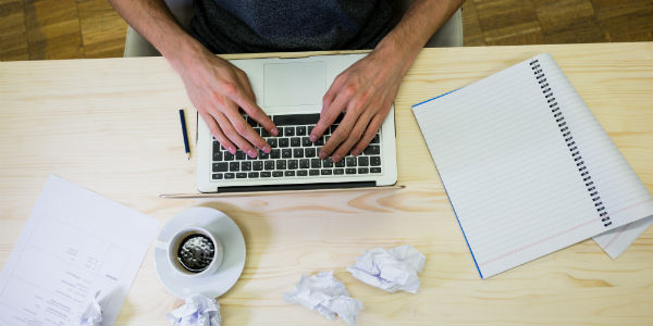 6 passos simples para reduzir o lixo dentro do escritório